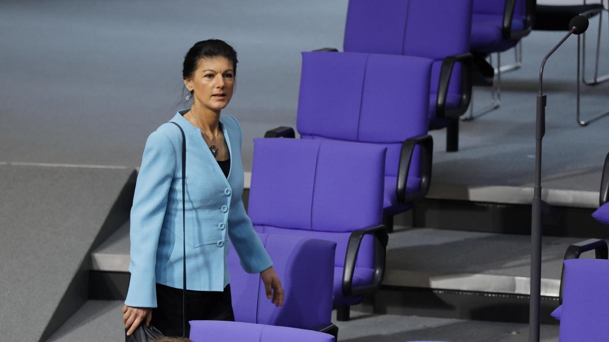 welt's tweet photo. Bündnis Sahra Wagenknecht will bei Selenskyj-Rede den Bundestag verlassen https://t.co/WsRXhL3UIj https://t.co/bTFNQQb34n