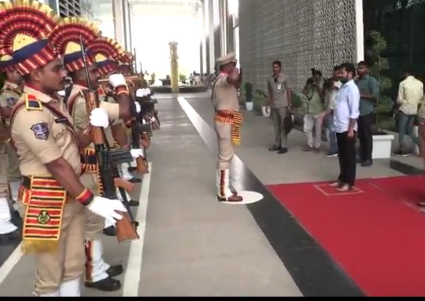 MadhuriDaksha's tweet photo. Telangana CM A.Revanth Reddy visited ICCC Building, Banjarahills, Hyderabad.

#Telangana #RevanthReddy #Hyderabad #ICCBuilding #TelanganaNews #Congress #HyderabadCP #HyderabadCityPolice https://t.co/2lO50fZMKR