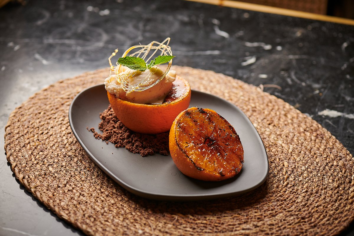 Date un capricho con nuestra Créme brûlée a la naranja, el postre perfecto para compartir. 

C/ Fernando el Santo, 25, Madrid.
Reservas: restaurantevoraz.com

#Postres #comerenmadrid #restaurantesmadrid #cocinaespañola #sitiosbonitos #vorazes
