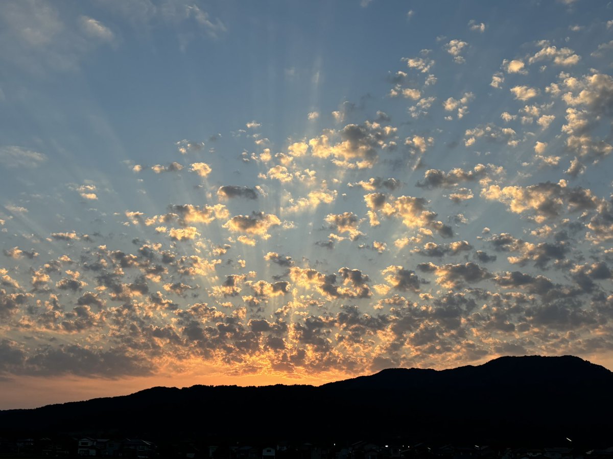 tarohana_7II's tweet photo. #今日の夕陽
#いまそら https://t.co/zq504kXhDs