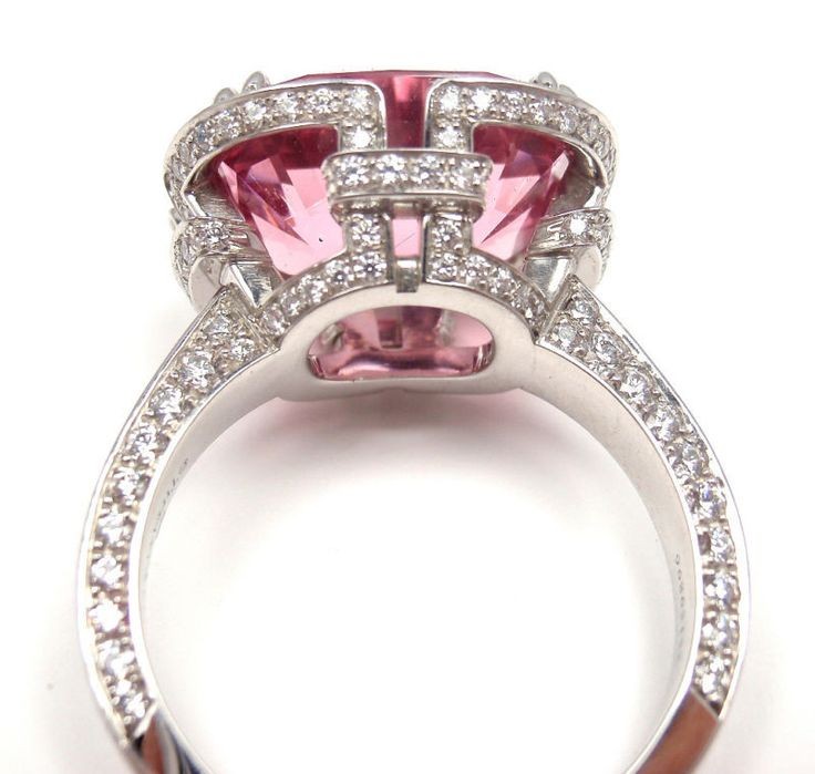 JohnCMadsen's tweet photo. Antique Tiffany & Co. Diamond Platinum Pink Spinel Blue book ring
#diamondsring #diamonds @TiffanyAndCo https://t.co/fZhicGe216