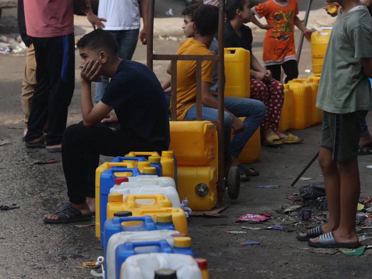 DmodosCutter's tweet image. The Municipality of Gaza City: "Residents are suffering from severe thirst and water shortages due to Israel's destruction of wells and pipelines since the beginning of the aggression." #OpenBorders4Aid