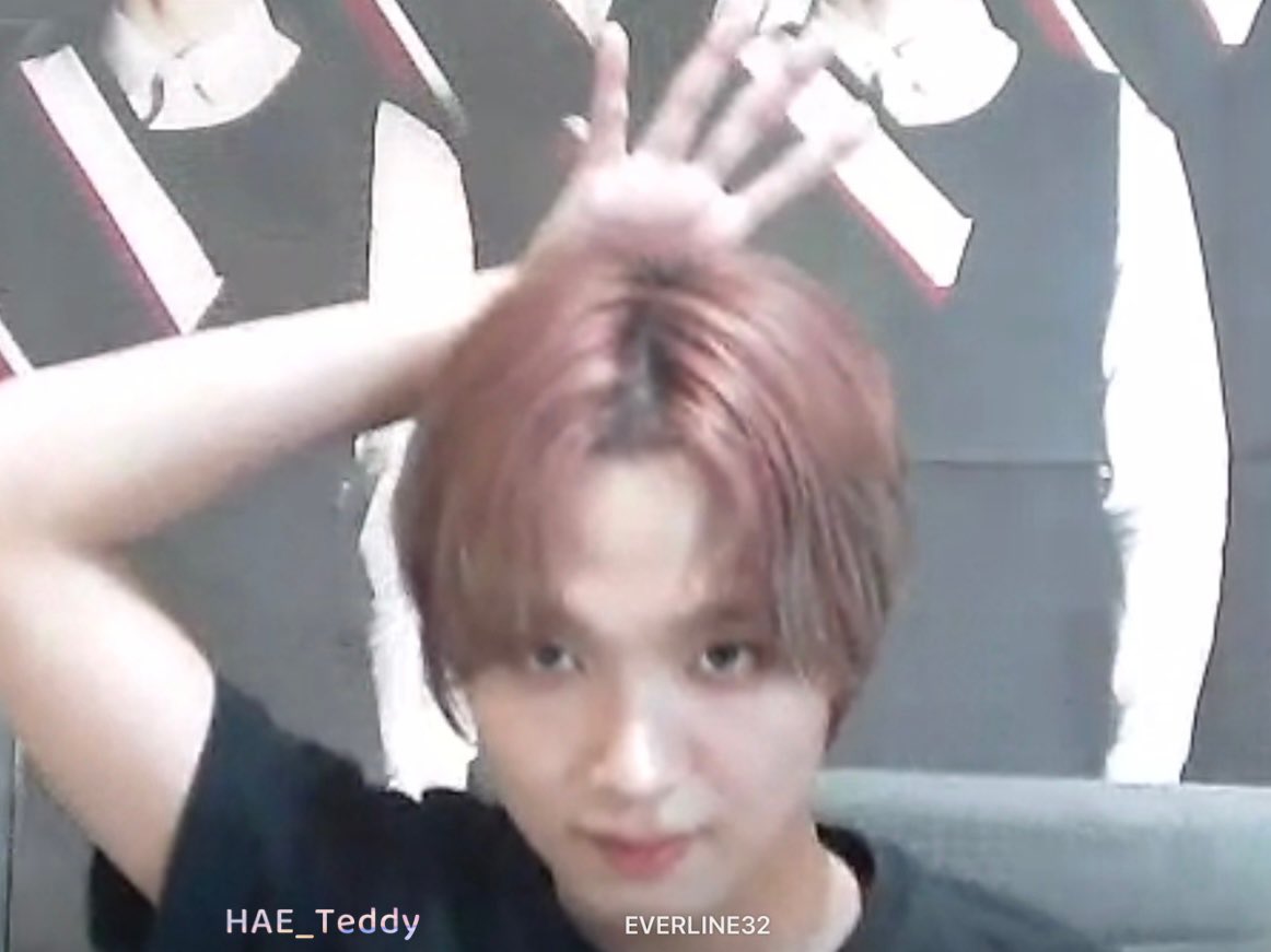 HAE_Teddy's tweet photo. 240611 에버라인 해찬 영통 
#HAECHAN #해찬

 해프들을 위한 네컷포즈❤

저도 진짜 영상으로 들고오고 싶었는데....녹음을 안한 똥멍청이입니다....끝나고 눈문 또르륵...귀여운거 많았는데....😭... 

사진이라도 왕창 올려야지.. 흐흑 • ᴗ •̥ ˳ ˳ https://t.co/z6NqkCSUQM