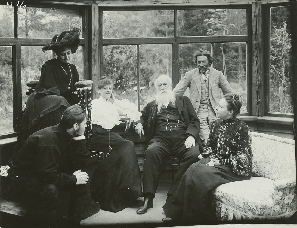 Màxim Gorki, Maria Andréeva, Iàkovleva, Vladímir Stassov, Ilià Rèpin, Natàlia Nordman-Severova

1905