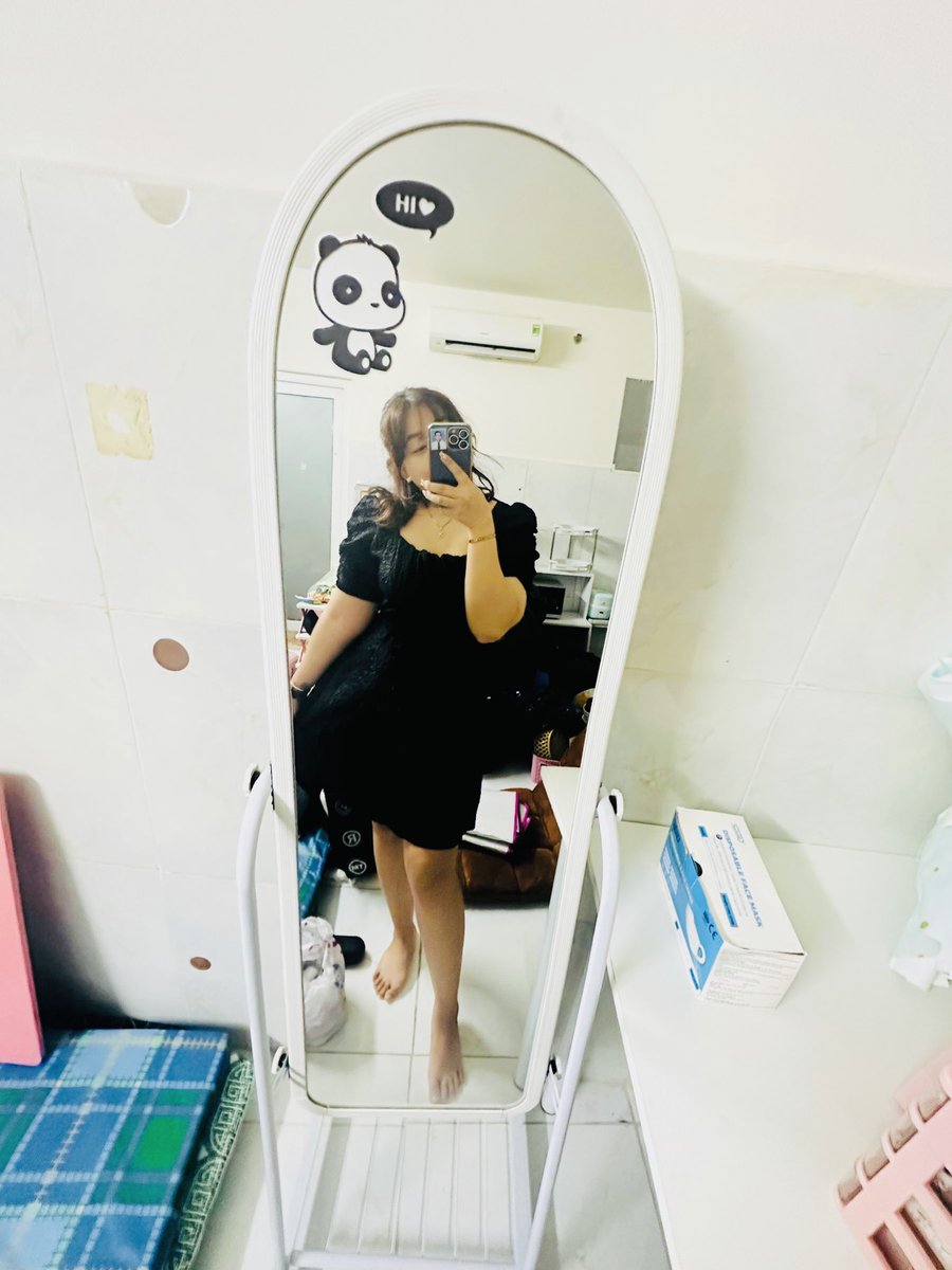 Min10798's tweet photo. Đi 1 vòng SG, về nhà bật Netflix rồi uống Soju coi phim ma. Anh thấy sao? https://t.co/Z3lQATjGZb
