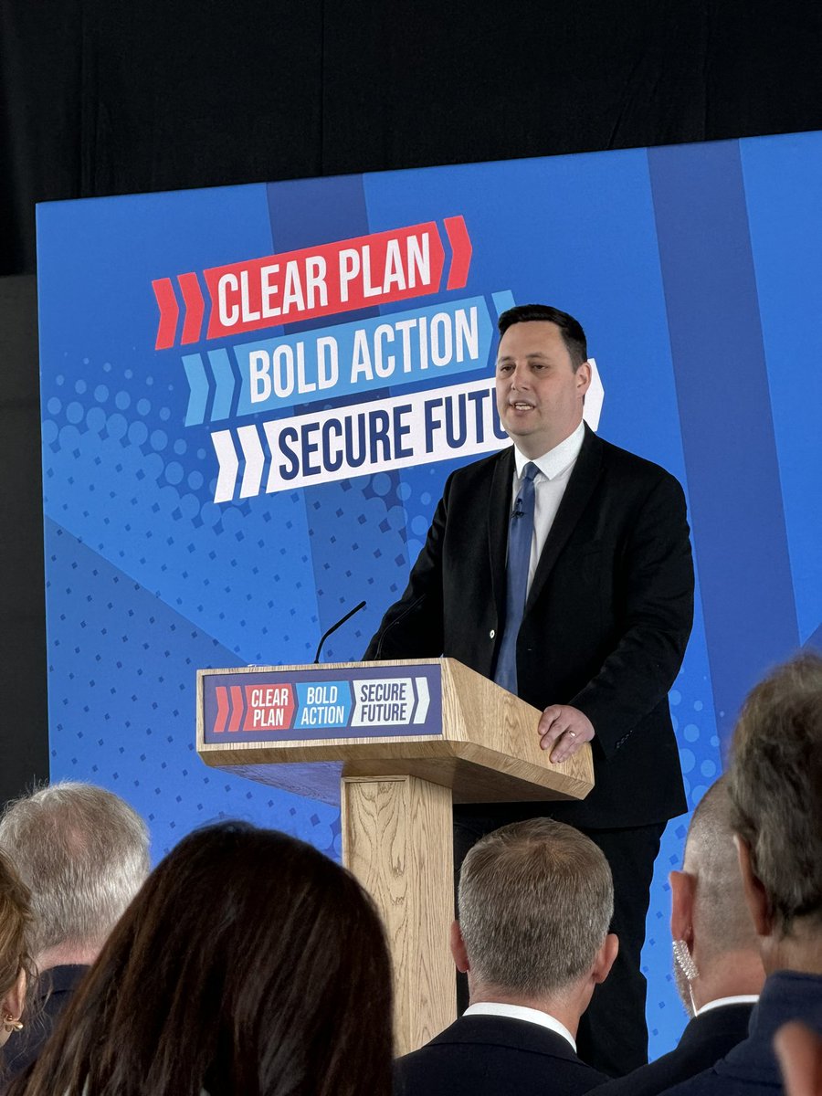 Robert Peston tweet media