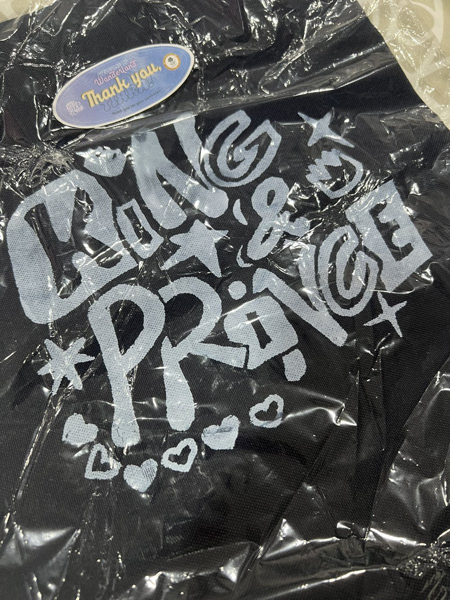 toshiyafiles's tweet photo. it arrived!!

thank you @kptiarasph 🥹🖤💛
gusto ko sana talaga pumunta sa event but then di pinayagan HAHAHAH ang cuteee 🥹🥹 https://t.co/MhjJ8V2LLR
