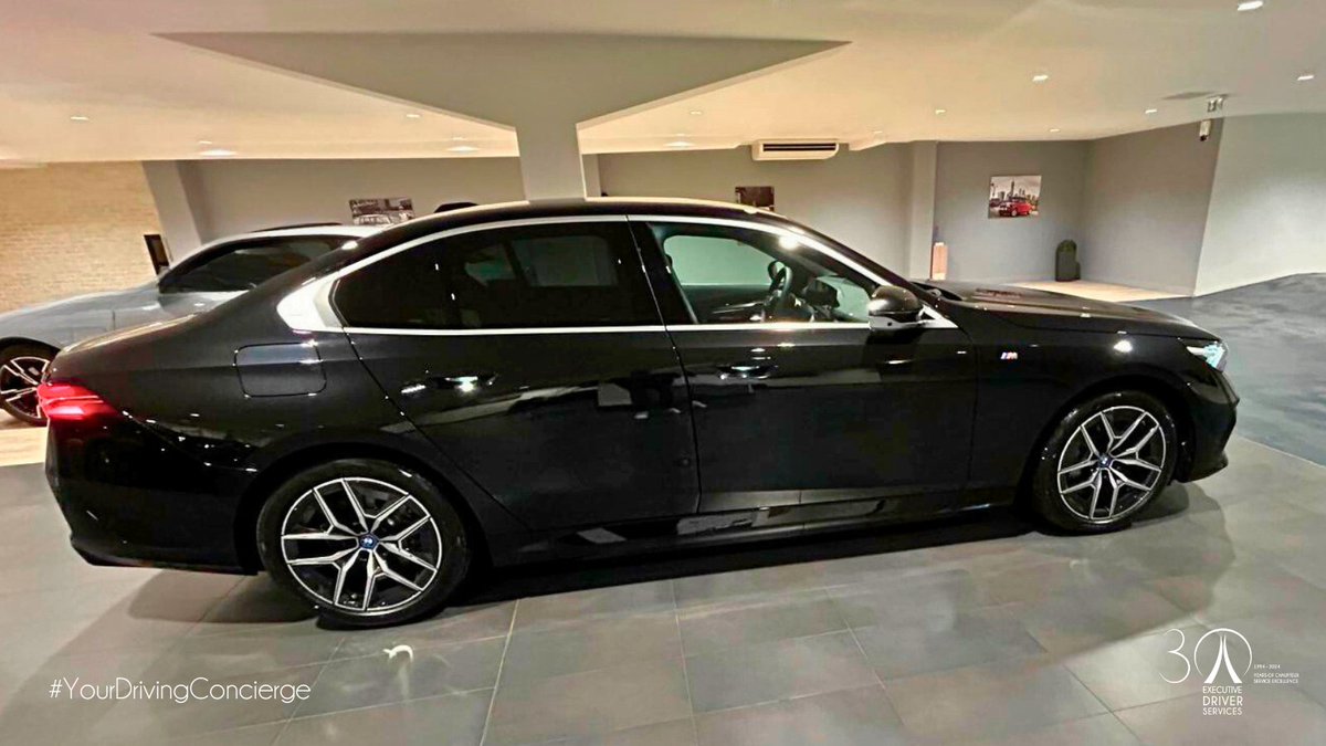DriverServiceFr's tweet image. [FLEET] New big baby in the family: the breathtaking #bmwi5 🥰⚡️🔋

Our fleet now includes two all-electric, full-option #bmw!

🛣 +500 km range: book now!

#yourdrivingconcierge #chauffeurservice #carlovers #bmwlovers #carfleet #businesstravel