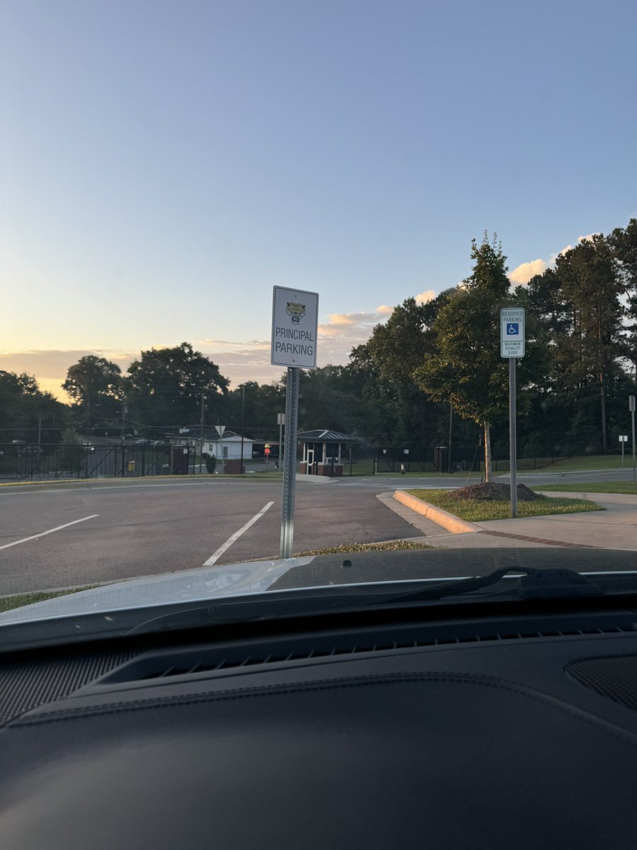 mrb_mung's tweet photo. First day of the principalship! #precoffee #tigerpride https://t.co/NpZbLGZp2D