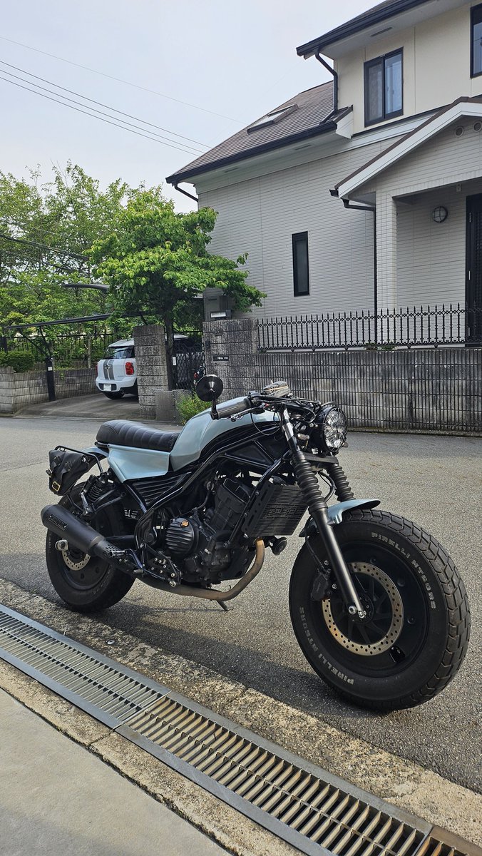 reee_shizuo's tweet photo. ヘルメットの色と合わせたかったけど水色になった💧けどこれはこれでかわいい🪐 https://t.co/L3GMScEjx4