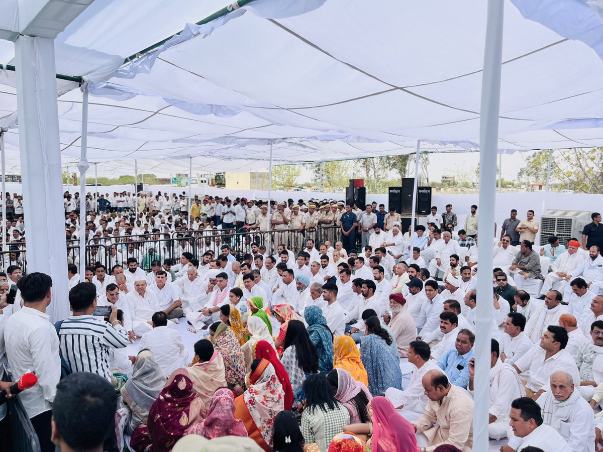 आज भंडाना दौसा में किसान मसीहा एवं पूर्व केंद्रीय मंत्री स्वर्गीय श्री राजेश पायलट साहब की 24 वीं पुण्यतिथि "प्रेरणा दिवस" पर आयोजित श्रद्धांजलि सभा में शामिल होकर श्रद्धासुमन अर्पित किए।
#Rajesh_Pilot
<a href="/SachinPilot/">Sachin Pilot</a>
<a href="/GRKhatana_/">Gajraj Khatana</a> 
<a href="/AapkaMurarilal/">Murari Lal Meena</a>