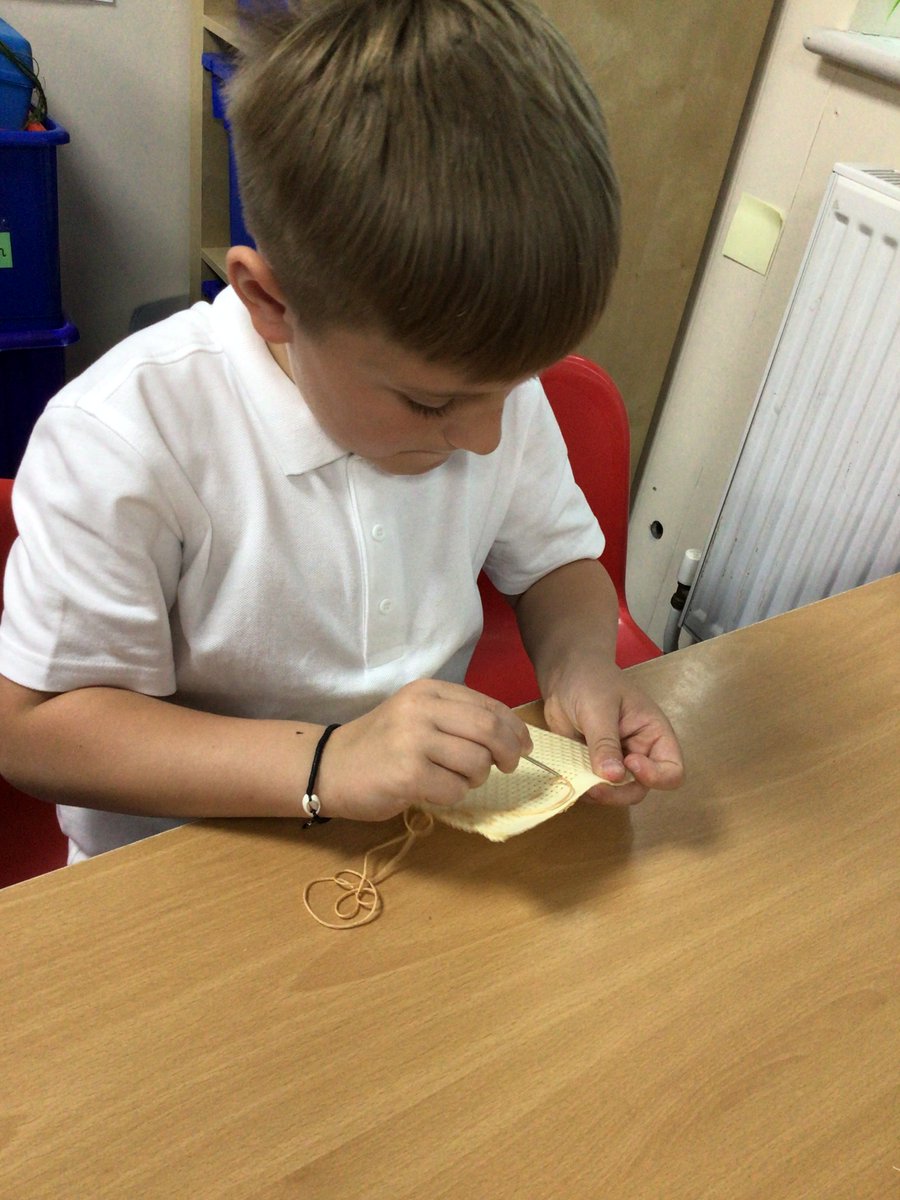 Lakeside_Sch's tweet photo. Y2 are really pushing themselves this week - they have been perfecting their sewing skills ready to make their 'Bag for Life' next week to finish their #GreatBigGreenWeek project! ๐๐โป๏ธ #PractiseMakesProgress https://t.co/8dXsilLw8w