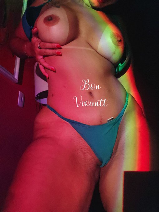 Posso realizar seus desejos ? https://t.co/jws56H2PFR