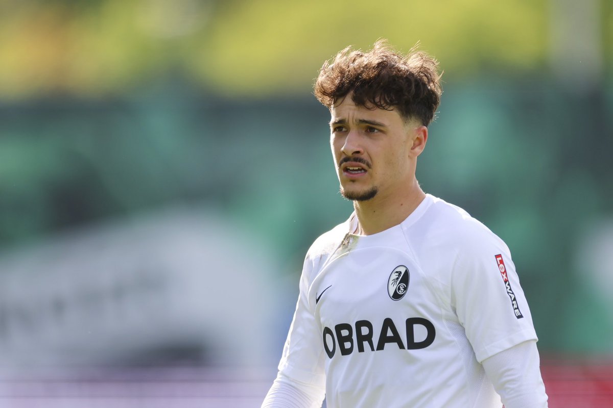 Plettigoal's tweet photo. 🔵🆕 Mika Baur steht kurz vor einem Wechsel zum SC Paderborn! 

Der 19-jährige Mittelfeldspieler kommt vom SC Freiburg. 

Der Deal soll in dieser Woche über die Bühne gehen.

@SkySportDE 🇩🇪 https://t.co/MP32uzG6gP