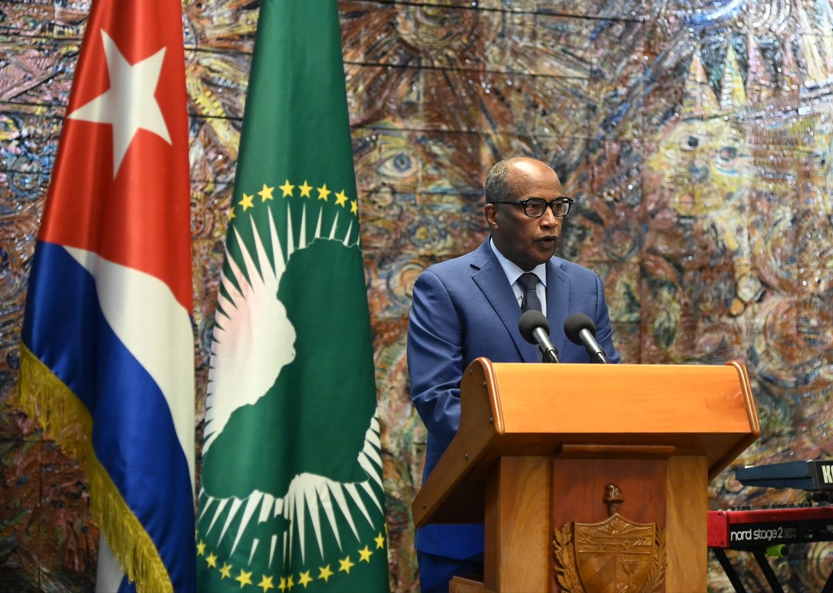 🇨🇺 Este lunes participamos en la conmemoración nacional por el Día de África, la cual estuvo encabezada por el Presidente de la República, <a href="/DiazCanelB/">Miguel Díaz-Canel Bermúdez</a>, y ratificó, una vez más, la solidez que distingue las relaciones entre el pueblo de #Cuba y esa tierra hermana.

#CubaPorLaVida