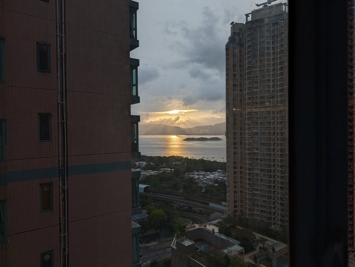 剛才的夕陽，瞬間即逝