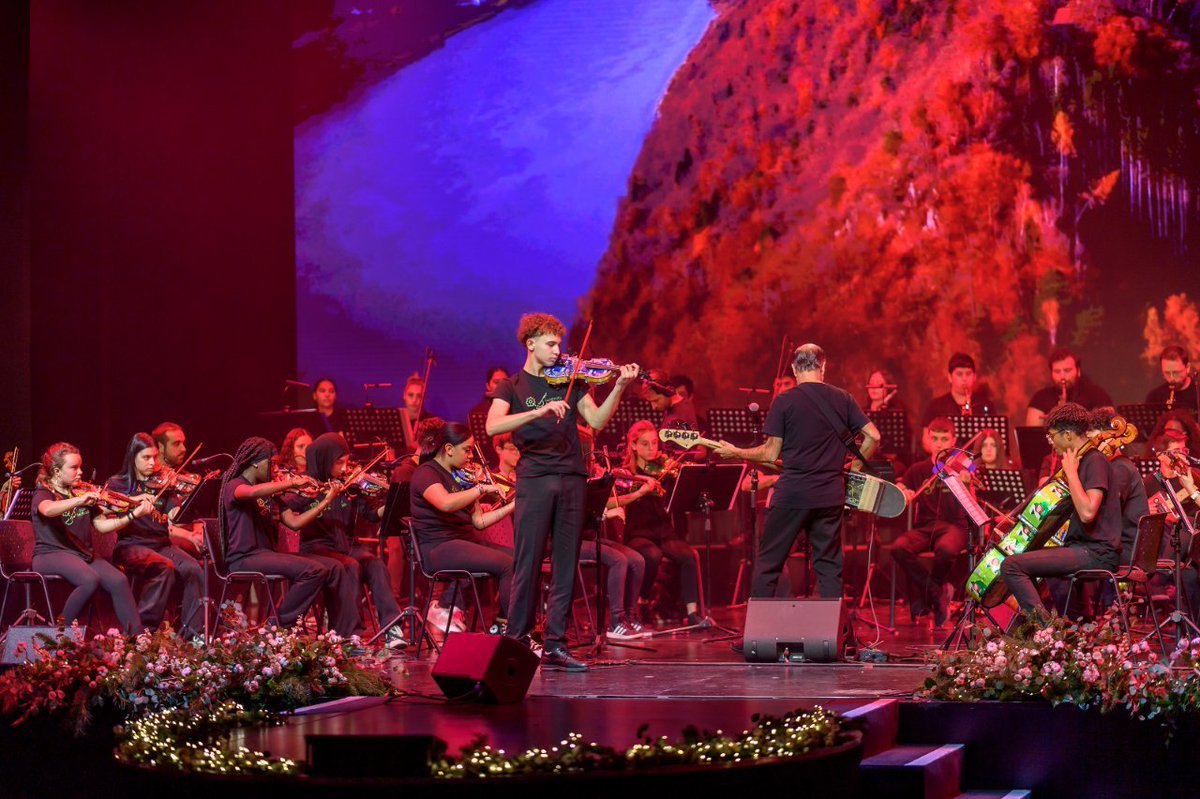 AjuntamentVLC's tweet photo. ♻️La orquesta La Música del Reciclaje de @ecoembes pondrá banda sonora al compromiso con la #sostenibilidad al ritmo instrumentos reciclados🎻
🎼Se enmarca dentro de #EUGreenCapital
📍Conservatorio José Iturbi
🗓️15/06
⏰19h
🎫Libre hasta completar aforo
🔗https://t.co/9L8jZNNbz7 https://t.co/PodsQx6gTw