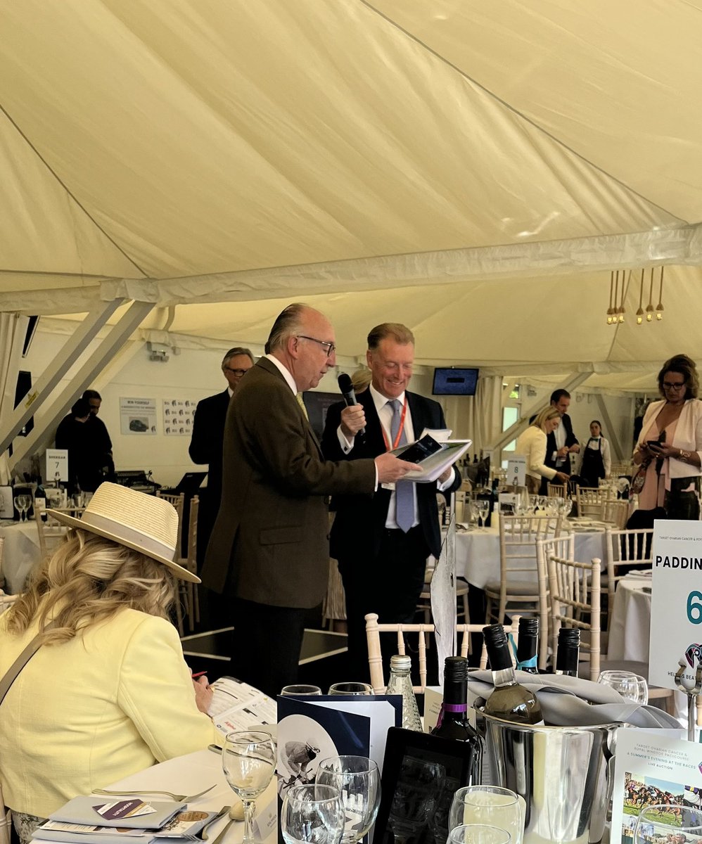JonesAnnwen's tweet image. Brilliant fundraising event last night for @TargetOvarian at the @WindsorRaces 

Huge thanks @alisonesse #AnabelFielding @Lisattenborough &amp;amp; the Events Committee 🌟, to all who came &amp;amp; supported so brilliantly incl the legendary @CorneliusRacing &amp;amp; to the fabulous Windsor team🩵🩵