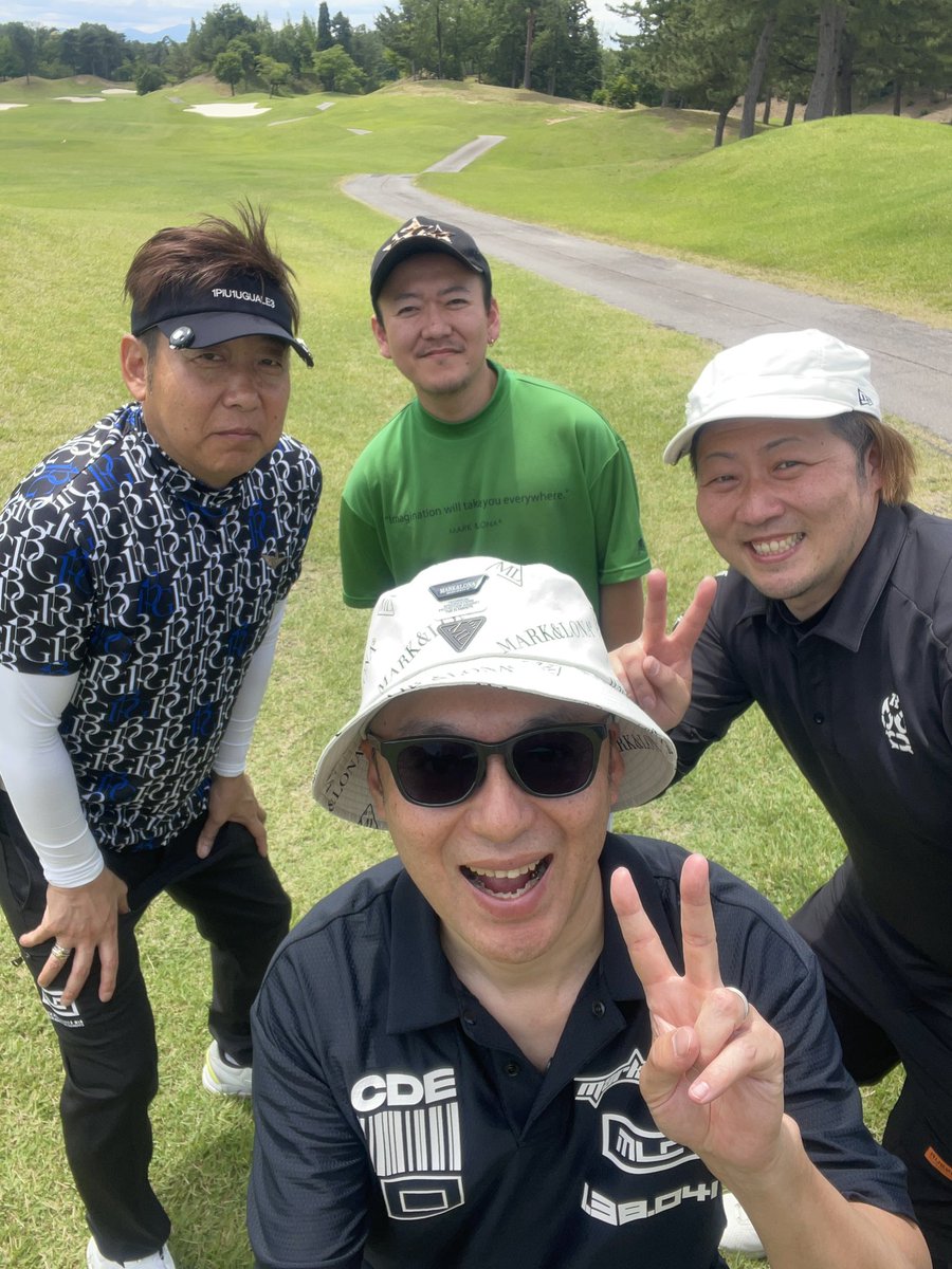 gossipgolf_kn's tweet photo. 昨日のめっちゃ楽しかったラウンド⛳️
最近のゴルフは楽しすぎる！
今年は数字より楽しさ追求…笑

夜も大爆笑で🍻🎤🍶
ながーいたのしー１日が過ごせました😊

またこのメンバーでラウンドしたいなー🏌️‍♂️ﾌｧｰ

#gossipゴルフ部 #gossipgolf #gossipgolffactory #gossip_selectshop #ゴルフ男子 https://t.co/EZxDxWqD7z