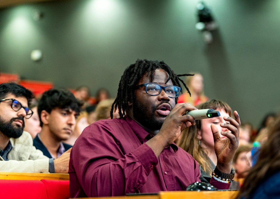 LSEnews's tweet photo. Day 1️⃣ of #LSEFestival complete ✅

Today's events include:

Authoritarian populism &amp; media freedom
https://t.co/tcIQvEuImn

Is history a guide to politics?
https://t.co/NdVP2X8Pfw

100 days to kickstart Britain: what should the government's priorities be?
https://t.co/RbP6NWHQVO https://t.co/m9fo3ze85w