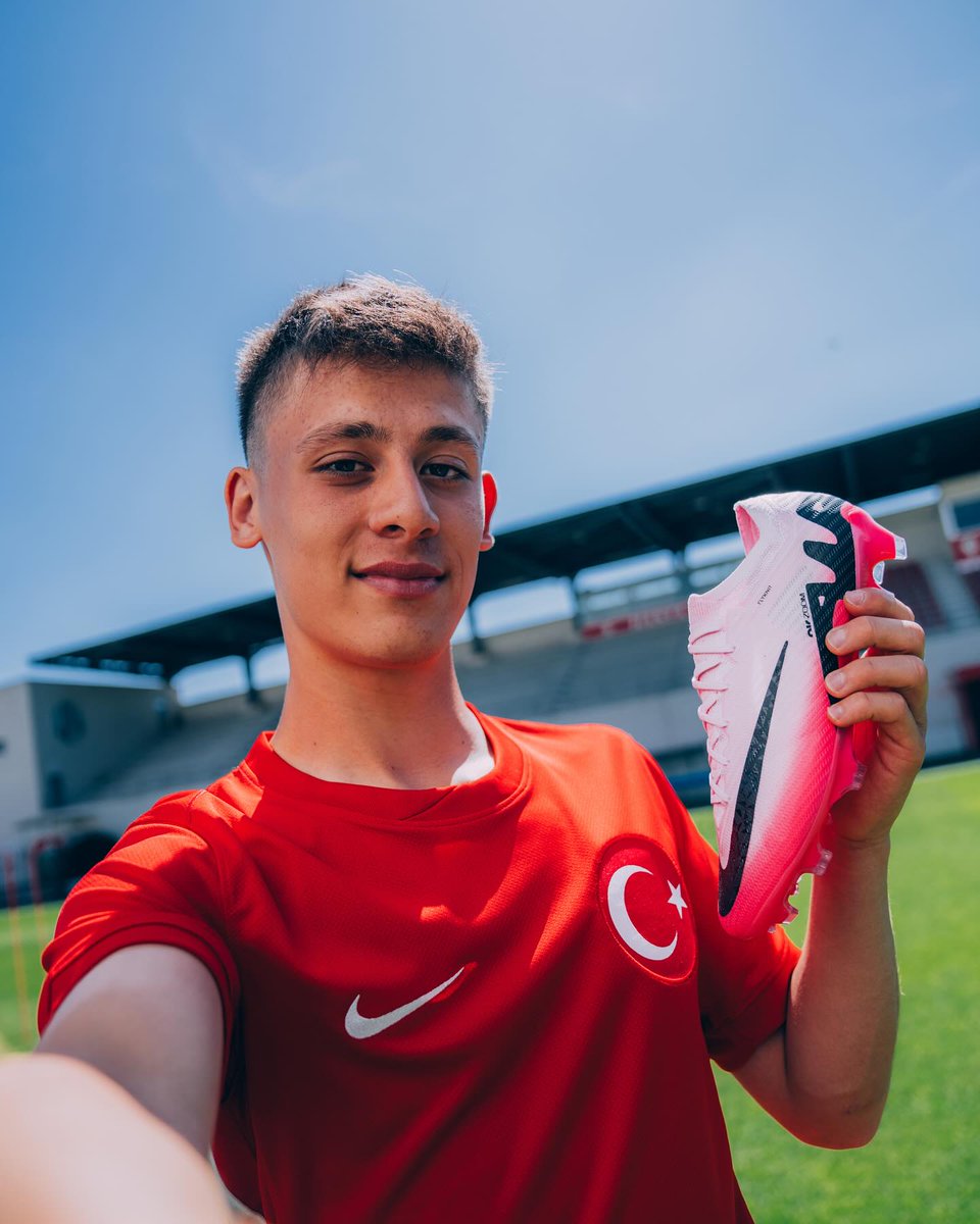 MadridXtra's tweet photo. Arda Güler x NIKE 🇹🇷🌟 https://t.co/4W3TQetZpx
