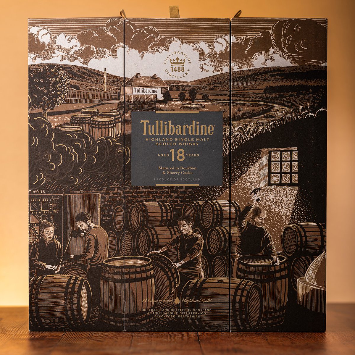 Learn more about <a href="/Tullidistillery/">Tullibardine Whisky</a>'s 18-Year-Old Single Malt which is June's Malt of the Month. The cartons have been illustrated by Scottish artist Bryan Angus and depict scenes and features of the distillery itself.
distillerytours.scot/distillery-and… #maltofthemonth #Whisky #Distillery