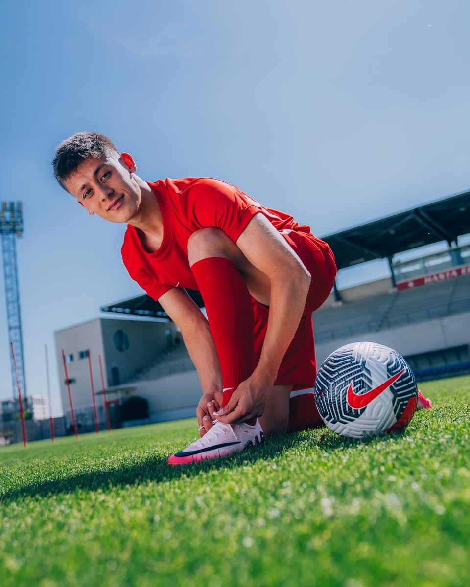 theMadridZone's tweet photo. Arda Güler x NIKE ❤️🌟 https://t.co/DxuOCuiXH0