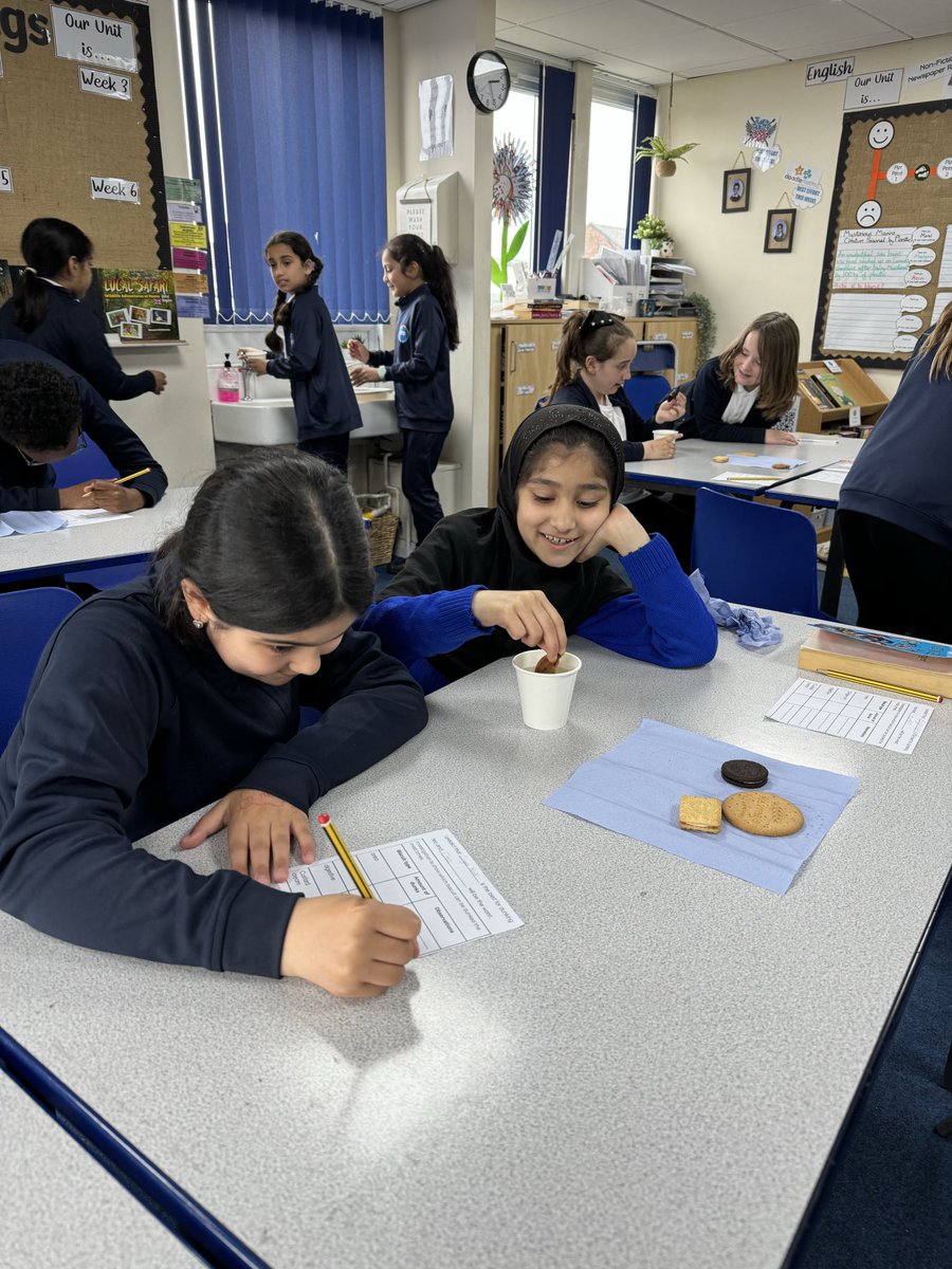 Y4stsilasREMAT's tweet photo. In Science, we have been investigating the properties of different materials! In todayβs experiment, we tested different biscuits to see which would be best to dunk into a cup of tea! #SilasScience #ThinkLikeAScientist @stsilasschool πͺβοΈβ³ https://t.co/TUHQuMNTiw