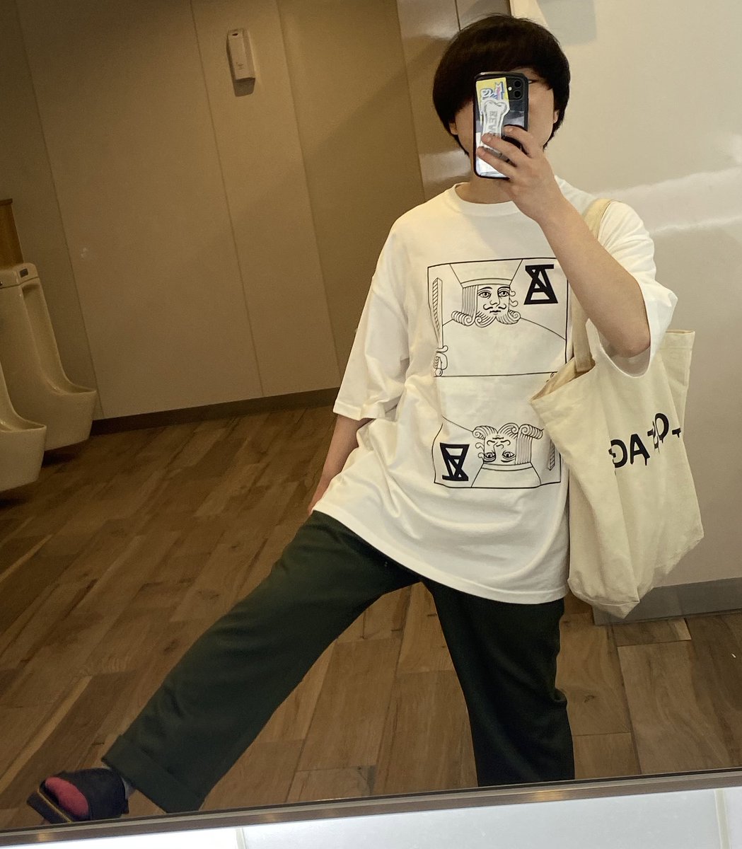 adgjampwgjad513's tweet photo. #本日の装い
主役は先日久々に買ったanrealageで、今季のコレクション「INVISIBLE」から「裸の王様T」。
デカめのtシャツ着てる時の安心感といったら…
髪、切りたい(切実)A
Tshirt #anrealage
pants #used
socks #phingerin
shoes #STOF❌#juco https://t.co/U3e5zXblrb