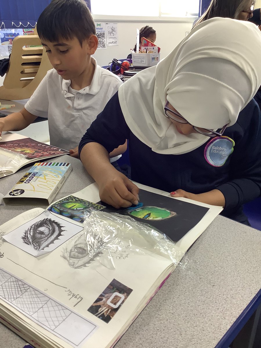 It’s Art Week! Today, we have been using chalk to sketch our dragon eyes! #SilasArt <a href="/MissPerryREMAT/">MissPerryREMAT</a> <a href="/stsilasschool/">St Silas CE Primary School</a> 👁🖌🎨