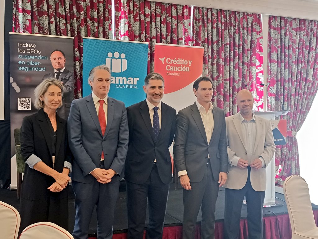 Comenzamos en #ddleon junto a <a href="/Albert_Rivera/">Albert Rivera</a> y <a href="/idlserna/">Iñigo de la Serna</a>. Gracias a <a href="/creditoycaucion/">Crédito y Caución</a> <a href="/Cajamar/">Grupo Cajamar</a> y 
<a href="/safeployee/">Safeployee</a> por hacerlo posible