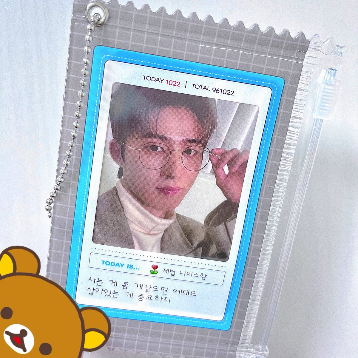 idpwcosmos's tweet photo. 생각보다 예뽀게 나온 것 같아서... 아이디 한정 RT 추첨으로 빈이홈피 ( ◠ ̫◠ ) 포토카드/캔뱃지 파우치 드려요 🙂‍↕️

• 국내 주소 한정!!
• 배송지 정보 제공 가능하신 분만...
• 일주일 뒤 추첨... https://t.co/JF1J9yDEZi