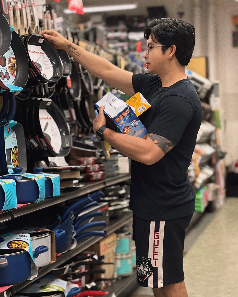 dreamboy_mo's tweet photo. ADULTING: yung attracted ka na sa  mga kaldero, kawali, lagayan ng asin etc.😅 https://t.co/izd5xq358P
