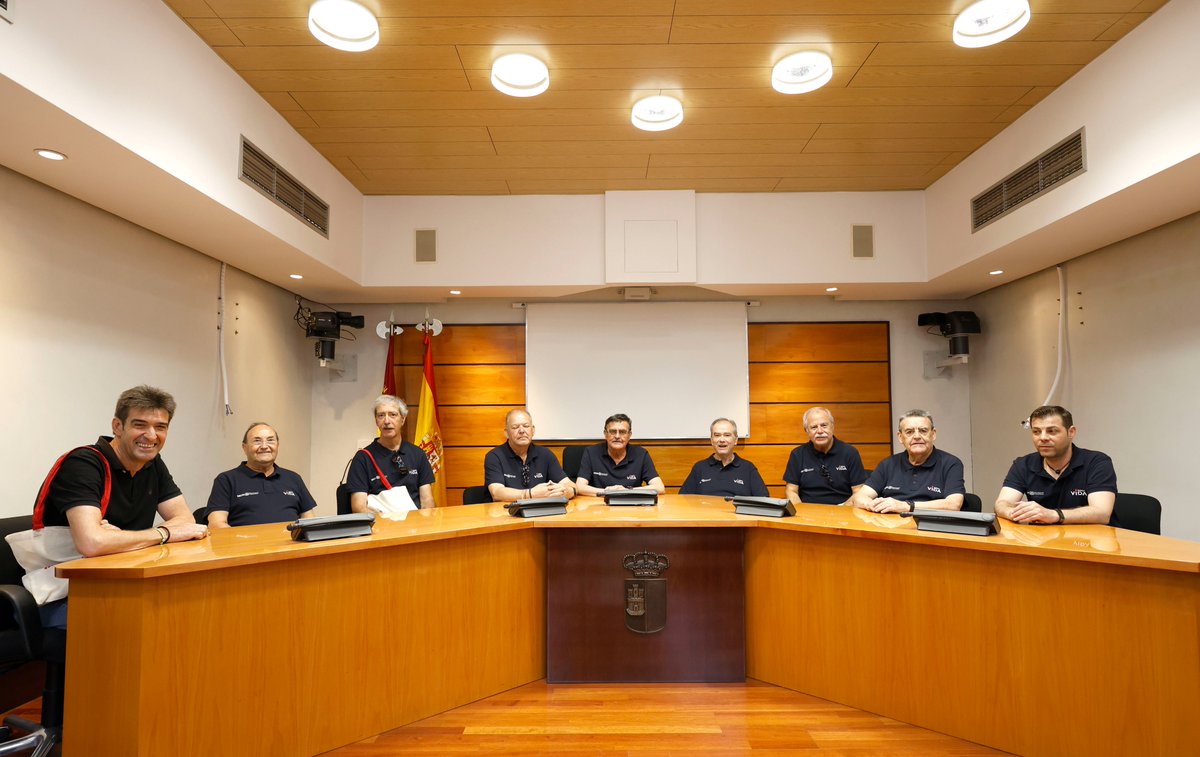 cortesclm's tweet photo. 🩸 En la semana en que celebramos el #DíaMundialDelDonante, la asociación de Donantes de #AlcazarDeSanJuan ha venido a conocer nuestro parlamento en #Toledo, de la mano de su paisana la diputada autonómica Ana Abengózar. En esta excursión no ha faltado su mascota #Gotito https://t.co/bSBwpV0GBZ