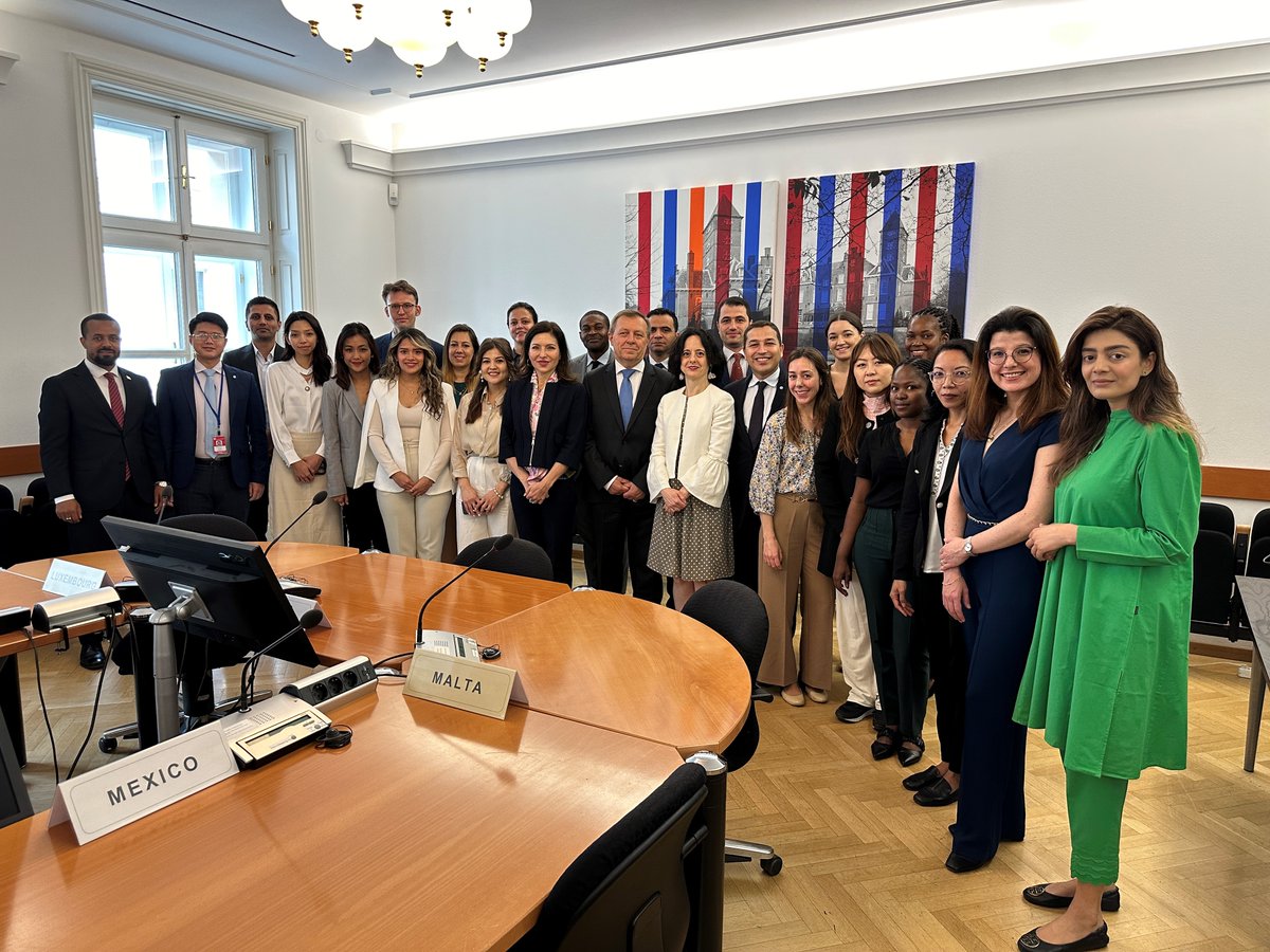 GMolnar1957's tweet image. Pleased to join Ambassador @DeboraLepre @ItalyUN_Vienna in welcoming the 2024 UN Disarmament Fellows to the Wassenaar Arrangement in Vienna. Excellent exchanges with 25 young professionals regarding #ExportControl and #EmergingTechnologies. Thanks @ODA_Geneva for organising!