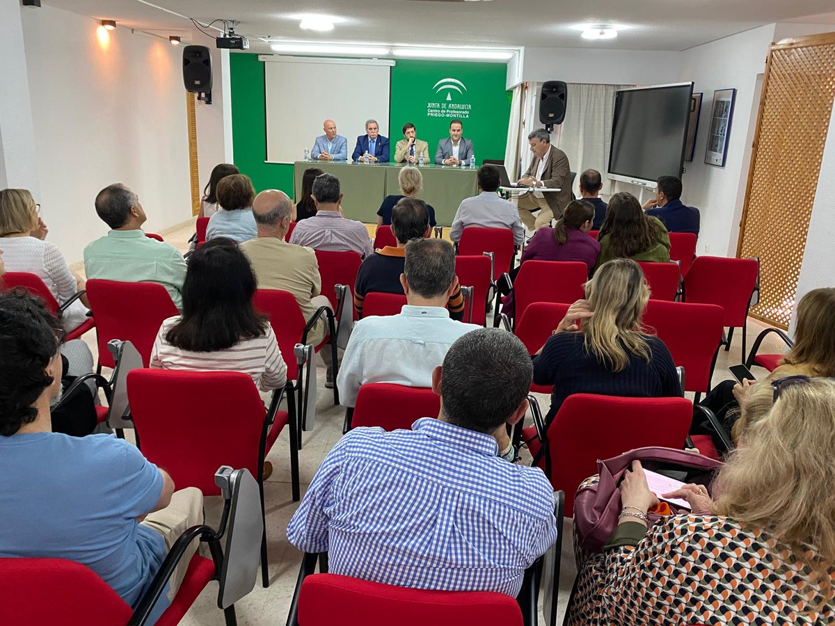 🆕Inauguración de la nueva Aula del Futuro #AdF en el <a href="/ceppriegomonti/">CEP Priego Montilla</a>:
💡La transformación de los espacios, la capacitación de los agentes del cambio y la aceleración de los procesos de enseñanza-aprendizaje a través de la tecnología catalizan la innovación en Andalucía.