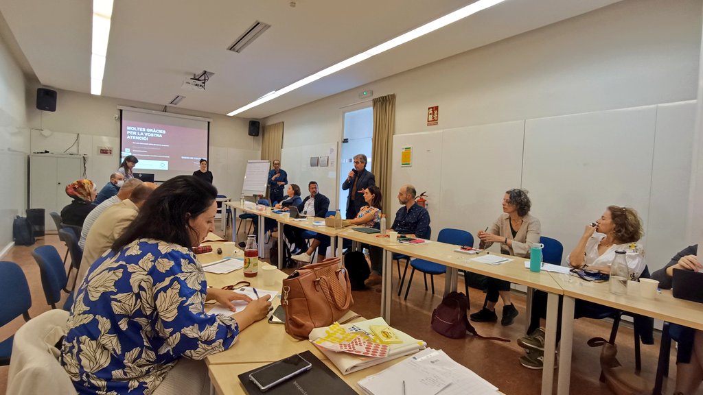 MedCities's tweet photo. @diba @intdiba @Pepbogota #LaserMedCommunity session goes on with the explanation of @diba about #environmental education, raising awarness among young people &amp; experiences of #social &amp; solidarity economy. We discussed which cases could apply to #LaserMed2024, considering competences of local councils. https://t.co/cMu1AOM44o