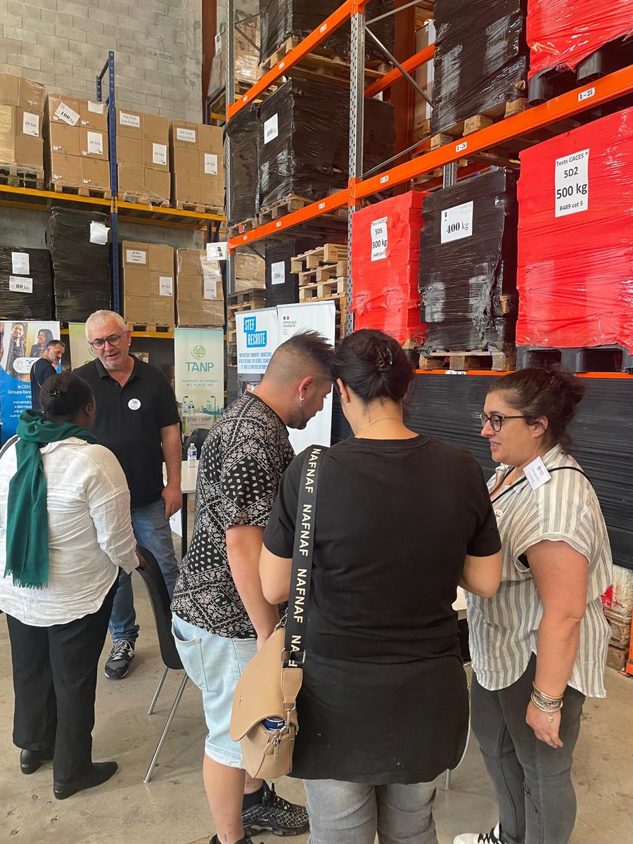 FTravail_06's tweet photo. 🚛 Êtes-vous fait pour le secteur du #transport ? Après la découverte des métiers, place au job dating jusqu'à 16h avec ➕ de 30 recruteurs à l’occasion du forum Transport'&amp; vous à Carros.

#AvecFranceTravail @UPE_06 #HETIS @FNTR @FntvSud @AFTRAL @FTravail_PACA @MetropoleNCA https://t.co/8LBNQYEpmA