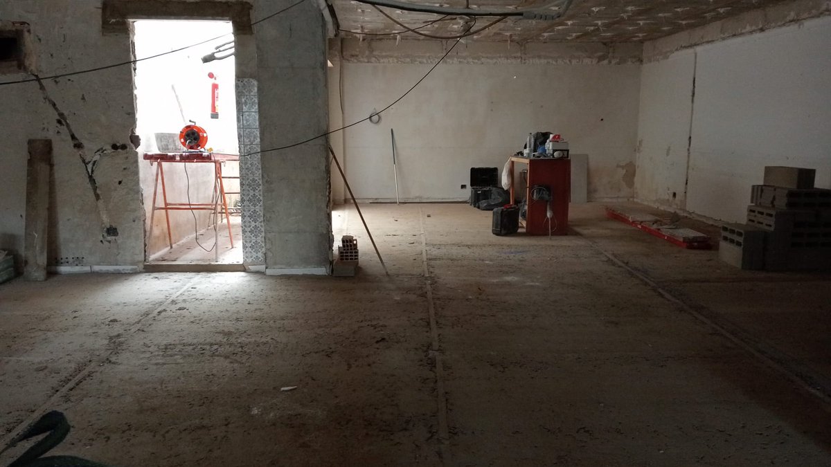 ajManacor's tweet photo. 🛠️ L'Ajuntament de Manacor reforma el local de la Tercera Edat de s'Illot. La renovació del local i de tota la instal·lació elèctrica oferirà un entorn més còmode i modern per a les activitats i reunions de la gent major. 🏠✨

ℹ️ https://t.co/8dxMiHpgoM
.
.
.
#sIllot
#FeimPoble https://t.co/vVdYVPp0TF