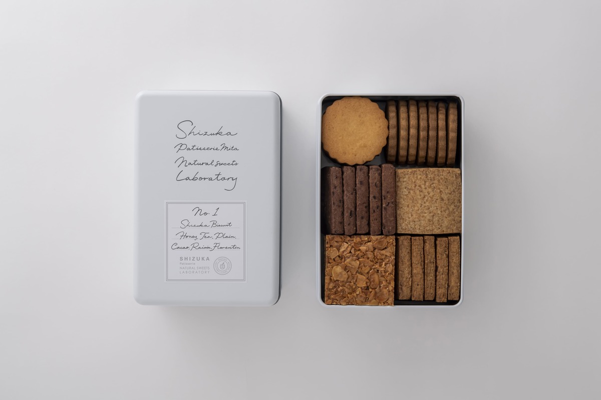 japanesesnack7's tweet image. Discover "シヅカ洋菓子店 自然菓子研究所" in Mita and Ginza. Their "No.1 Shizuka Biscuit" is a must-try, with a rich aroma of butter and wheat. These large, thick cookies are popular and often sell out. The elegant tin makes it a perfect gift! #ShizukaYogashi #TokyoSweets #Japan