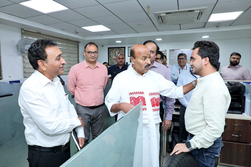 socialpwds's tweet photo. After assuming the  office, Dr. Virendra Kumar, the Union Minister for Social Justice and Empowerment, held an introductory meeting with senior officials in the Department of Empowerment of Persons with Disabilities. During the meeting, Dr. Virendra Kumar discussed the action plans to be implemented in the upcoming hundred days under the leadership of Prime Minister Narendra Modi.

Dr. Virendra Kumar stated that the Department of Empowerment of Persons with Disabilities plays a crucial role in empowering persons with disabilities educationally, socially, culturally, and economically. Our goal should be to complete our hundred-day action plans as soon as possible. Our aim should be that whatever work we do contributes to the progress of society and the nation. Our work should be such that it receives recognition not only within the country but also internationally. Moreover, other countries should emulate our successful plans. We acknowledge that various challenges arise while working, but challenges also present opportunities to excel by overcoming them.

After the meeting, Dr. Virendra Kumar toured the department, where he also met with all the officers and employees working there.
@Drvirendrakum13
@rajeshaggarwal 
@PIB_India 
@NIEPMD 
@DehradunNiepvd 
@NimhIndia