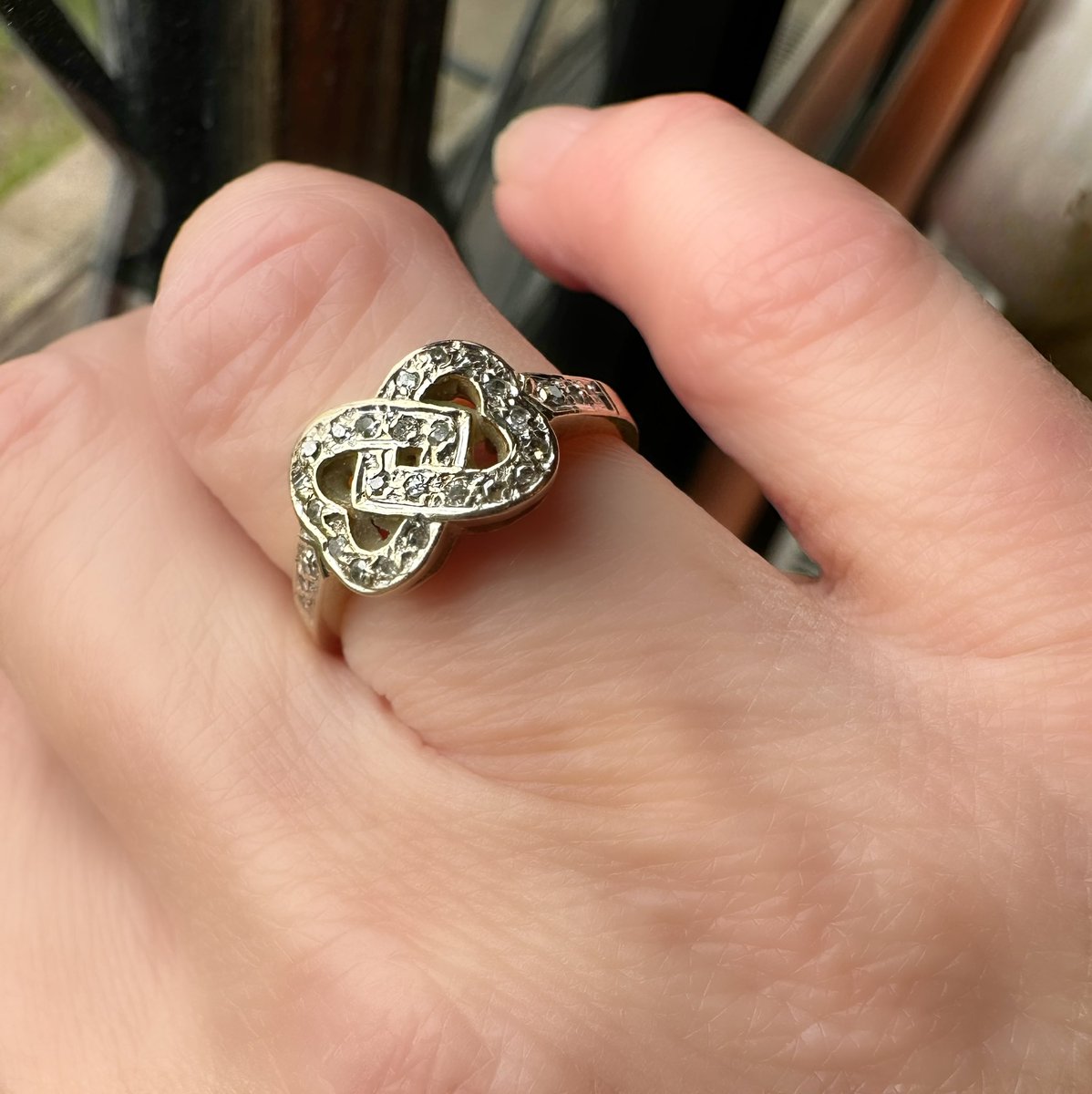 Romyjeanvandp's tweet photo. Vintage 9ct Gold ring, intertwined diamond set hearts, and diamond shoulders. For sale
https://t.co/aZQyu1jW0D #vintagejewellery
#diamondring #vintagering #ringforsale #vintagegoldring #heartring #jewelryseller #jewelleryseller #vintagejewellerylover 
#vintagejewelleryforsale https://t.co/1SrzQmIs0C