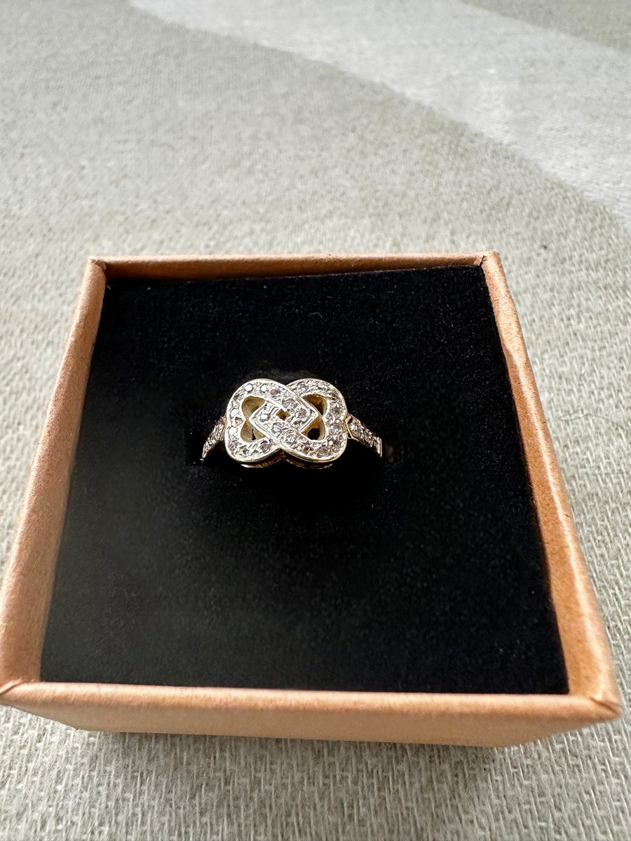 Romyjeanvandp's tweet photo. Vintage 9ct Gold ring, intertwined diamond set hearts, and diamond shoulders. For sale
https://t.co/aZQyu1jW0D #vintagejewellery
#diamondring #vintagering #ringforsale #vintagegoldring #heartring #jewelryseller #jewelleryseller #vintagejewellerylover 
#vintagejewelleryforsale https://t.co/1SrzQmIs0C