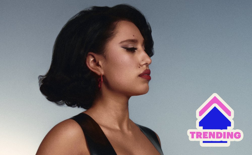 🤳🪞 I see a sad little sinner in the mirror... 🪞🤳

RAYE (<a href="/raye/">RAYE</a>) returns with #Genesis. - one of the UK's Official biggest Trending tracks this week 📈🔥

See the full Trending Top 20: officialcharts.com/chart-news/sab…

#RAYE