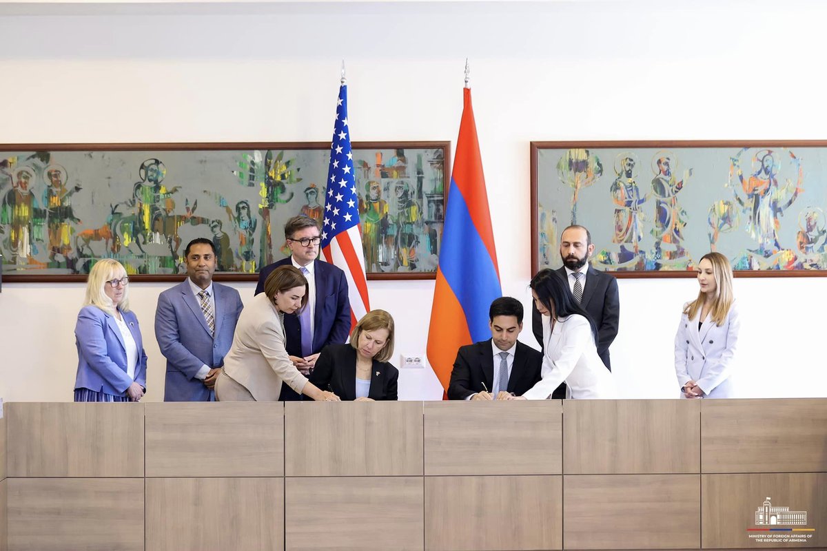 NesZeyn's tweet photo. After 1.5 years of negotiations the Customs Mutual Assistance Agreement was signed today in Yerevan between 🇦🇲 and 🇺🇸. Chairman of @srcarmenia @RustamBadasyan  signed the agreement on behalf of the Republic of Armenia. @MFAofArmenia @usembarmenia @CBPEurope https://t.co/rhFc7vvjAZ