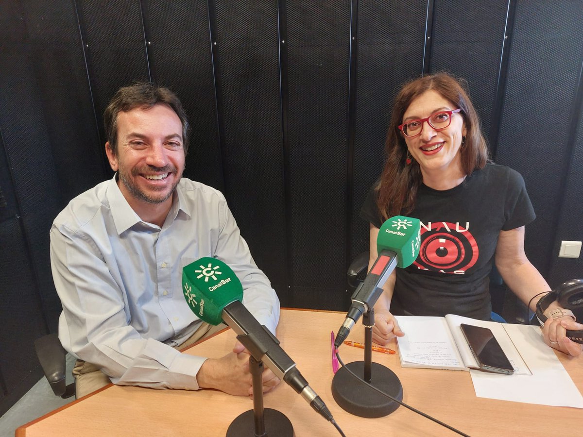 hospital_hvn's tweet photo. La importancia de la divulgación científica y educación sanitaria en el #DíadelCáncerPróstata
Gracias a @canalsurgranada por recibir en los estudios de radio y tele a nuestro jefe de Urología @FernandoUrologo que ha contado los avances en diagnóstico y tratamiento en el hospital. https://t.co/GHkr5hvvoX