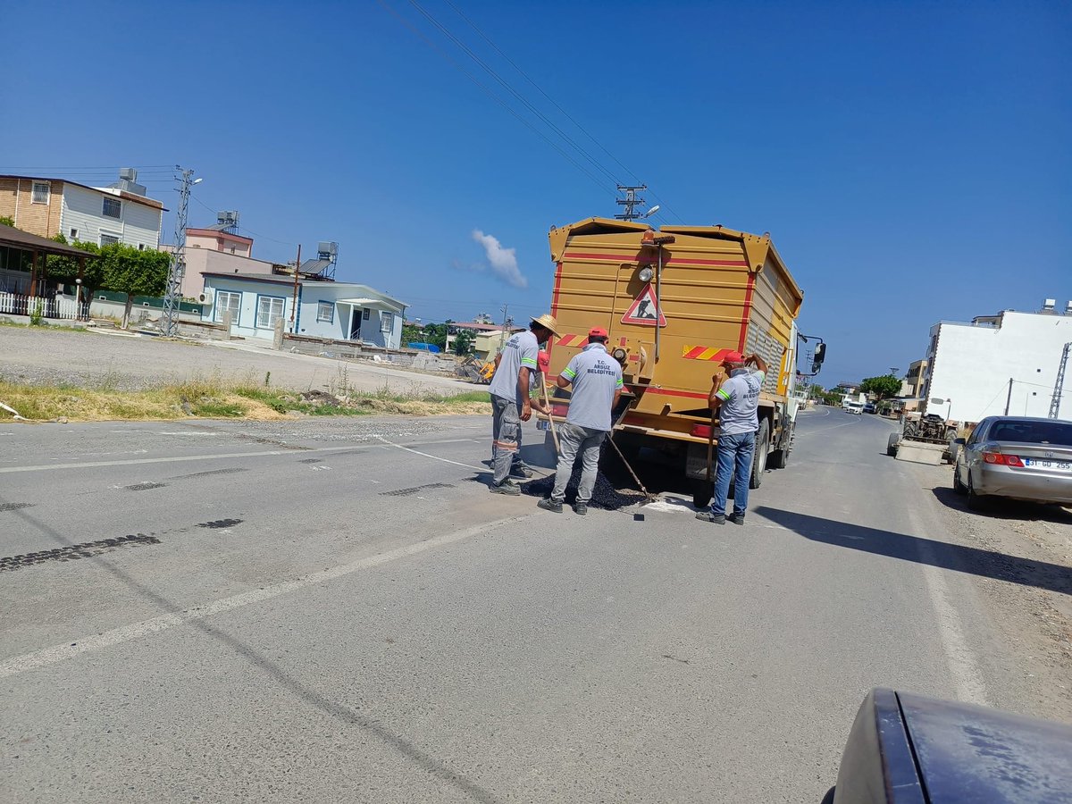 HbbFen's tweet photo. Fen işleri Daire Başkanlığımıza bağlı ekipler Hatay Büyükşehir Belediye Başkanımız Sn. Mehmet ÖNTÜRK’ün talimatları ile Bayram öncesi çalışmalarına hız verdi. 

@mehmetonturktr   @mehmet_yuksek76 https://t.co/SBARnxPf3E