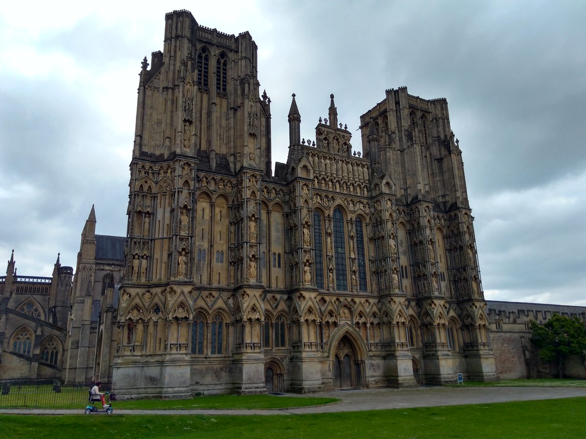 AlisonHindley's tweet photo. Sunday day trip to Wells #swans #cathedral #charity #bustravel #itiwrg #translatorsandinterpreters https://t.co/vKyd1h32ge