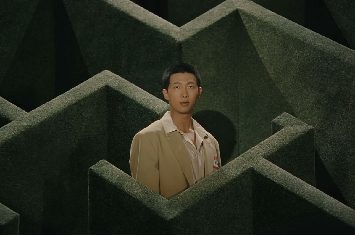 TopoftheClips's tweet image. RM, «LOST!» (AUBE PERRIE) topoftheclips.com/rm-lost-aube-p… #musicvideo #videoclip #videomusical