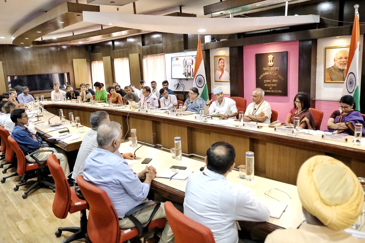 Dak Seva = Jan Seva 🇮🇳 

Delighted to meet our Ministry of Communications - Department of Posts team. Dove into the several aspects of our vibrant Postal Services universe, along with priorities for the near future.